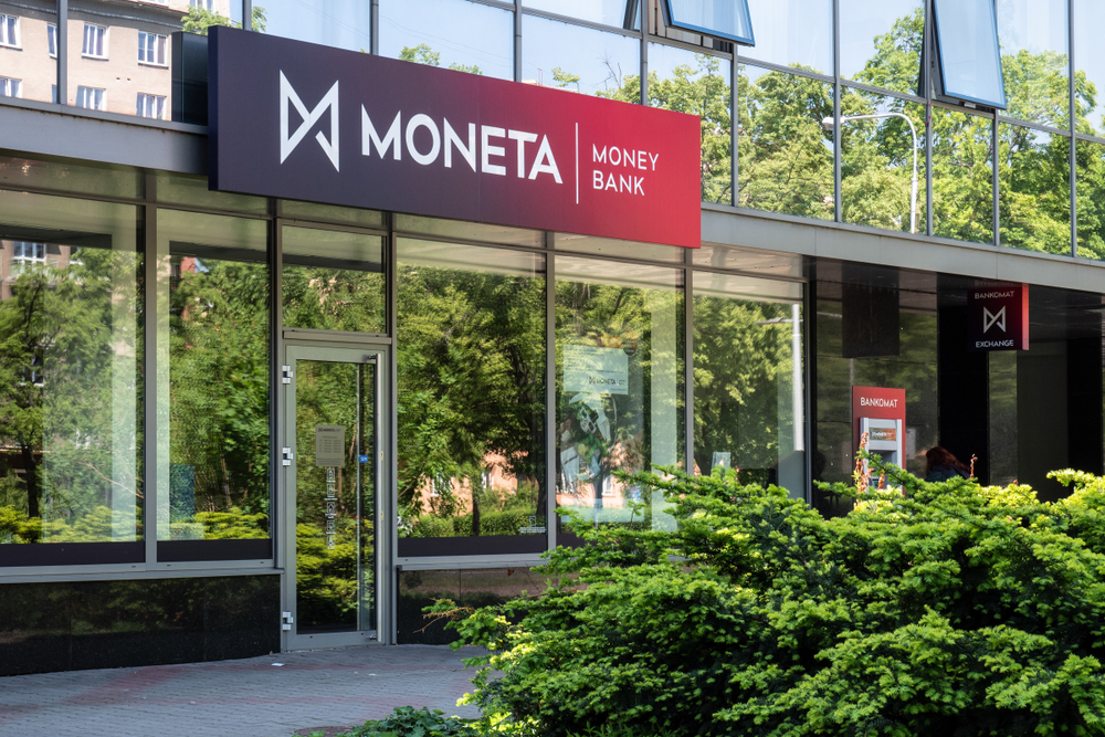 Moneta Money Bank, banka