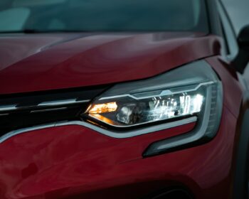 Plán francouzského výrobce automobilů Renault na vytvoření oddělené divize zahrnující jeho aktivity v oblasti elektromobilů by mohl ve finále vést k uvedení této divize na akciovou burzu jakožto samostatného podniku.