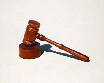 Ruský soud udělil pokutu Twitteru a Googlu