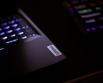 Čistý zisk čínského výrobce počítačů Lenovo v loňském fiskálním roce stoupl o 72 procent na dvě miliardy USD (46,2 miliardy Kč). Tržby se za rok do konce března zvýšily o 18 procent na 71,6 miliardy USD.