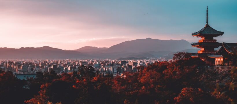Japonská ekonomika v prvním čtvrtletí klesla v přepočtu na celý rok o půl procenta. Ukázala to zpřesněná zpráva, kterou dnes zveřejnila japonská vláda.