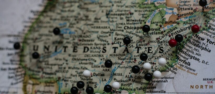 Americká vláda bude spolu s rafineriemi hledat cesty ke snížení cen benzinu