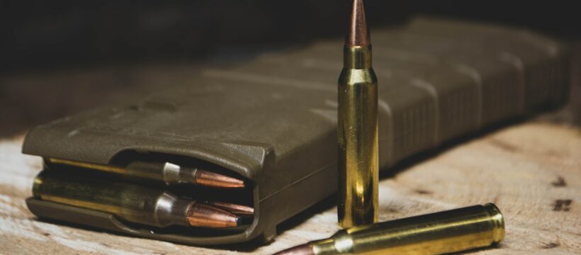 Americký Senát dnes schválil návrh zákona na větší regulaci prodeje a držení zbraní, který vypracovala skupina demokratických a republikánských senátorů.