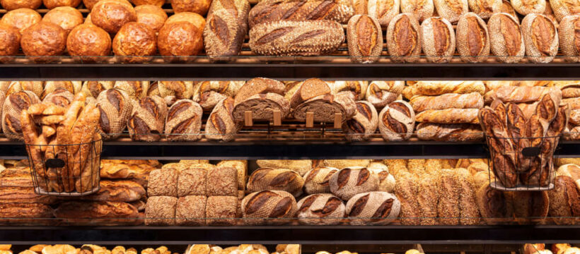 Kvůli prudkému zdražování energií a rostoucím cenám mouky ukončily činnost pekárny s ročním objemem výroby zhruba za miliardu korun, což představuje asi pět procent kapacity pekárenského průmyslu v ČR. ČTK to sdělil výkonný ředitel Svazu pekařů a cukrářů v ČR Bohumil Hlavatý. Ceny potravin podle Českého statistického úřadu v červnu meziročně vzrostly o 18 procent.