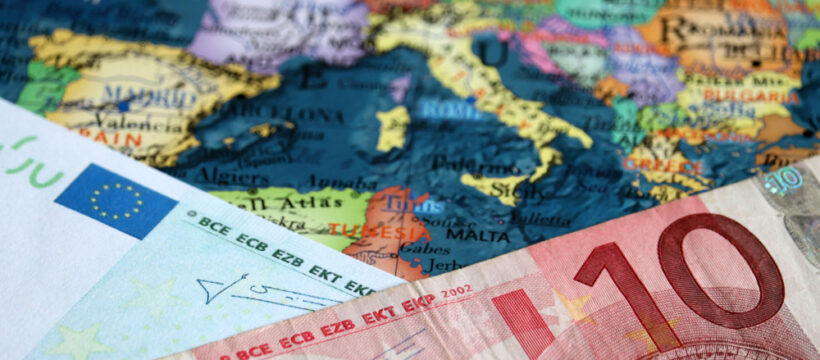 Inflace v eurozóně v červenci vystoupila na rekordních 8,9 procenta