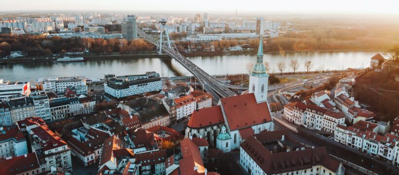 Meziroční míra inflace na Slovensku v červenci vystoupila na 13,6 procenta, a zrychlila tak z 13,2 procenta v červnu, informoval dnes ČTK.