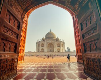 Indická automobilka Tata Motors se dohodla, že koupí továrnu amerického koncernu Ford Motor v západoindickém státě Gudžarát za 7,3 miliardy rupií.