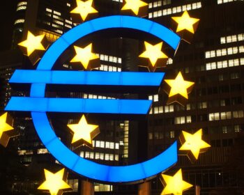 Akcie eurozóny dnes vystoupaly na více než 15leté maximum.