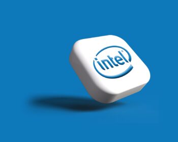Americký výrobce čipů Intel nečekaně vykázal ve druhém čtvrtletí čistý zisk 1,48 miliardy dolarů (32 miliard Kč) po ztrátě 454 milionů dolarů ve stejném období loni.
