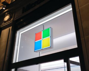Americké společnosti Microsoft vzrostl za čtvrté fiskální čtvrtletí čistý zisk o 20 procent 20,1 miliardy USD (437,5 miliardy Kč).
