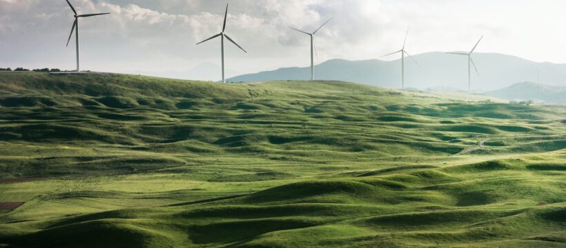 Web chytra-energie.cz zdobí primárně černo-zelené odstíny a právě “energie zelené barvy” se propisuje do majoritní části obsahu zpráv a článků na webu. 