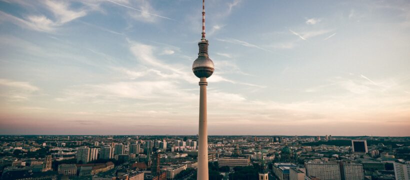 "Německé hospodářství po recesi v zimním pololetí postává na místě. DBI počítá pro celý rok 2023 s propadem hospodářského výkonu o 0,4 procenta," uvedl svaz.