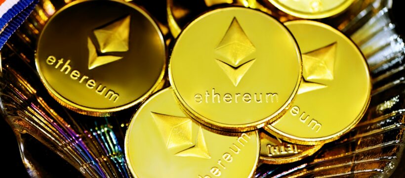 Dolar je bez větších změn, ether překonal dvouměsíční maximum