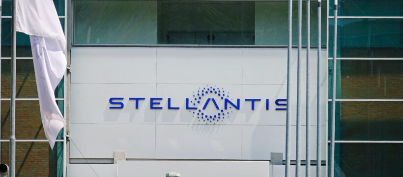 Dnešní oznámení o snížení výhledu zisku přichází několik dní poté, co snížila celoroční výhled podruhé za čtvrt roku německá automobilka Volkswagen.